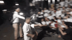 Đông Nhi cùng trò cưng Anh Tú, Nhật Minh thân thiện, hò hét cùng fan sau ghi hình The Voice