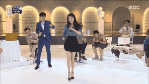 Trên sân khấu IU 'hiền muốn chết', thế mà quay gameshow lại 'tăng động' không ngờ