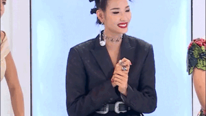 Tóc Bantu Knots ai để cũng ngầu, đến Hoàng Thuỳ sao… dễ thương lạ!