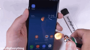 Cận cảnh màn “tra tấn” tàn bạo Galaxy Note 8: Không thể bị bẻ cong, camera kép rất “cứng”!