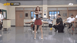 HyunA trổ biệt tài với giày cao gót khiến các ông chú Kwoning Brother tròn mắt ghen tị