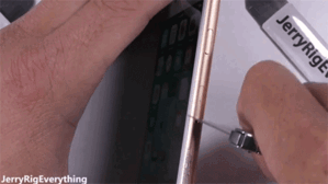 iPhone 8 tiếp tục là nạn nhân bị tra tấn tan tành trong thử nghiệm độ bền, nối gót iPhone 7 và Galaxy Note 8