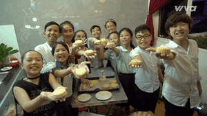 Thí sinh The Voice Kids hào hứng trải nghiệm làm bánh Trung thu