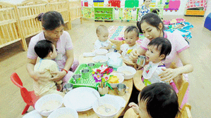 Stress của giáo viên mầm non: Nhiều cô mắc bệnh tâm lý thích hành hạ người khác