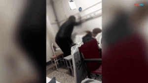 Mệt mỏi vì chăm bố trong bệnh viện, con trai nhẫn tâm đánh bố ngay trên giường bệnh