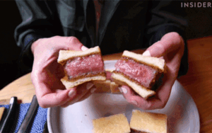 Có gì trong miếng sandwich nhỏ xíu giá 2 triệu đồng đang 'gây bão' khắp mạng xã hội