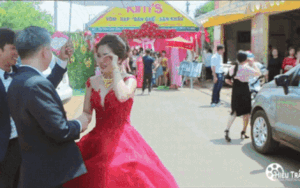 Câu chuyện cảm động phía sau clip hot 'bố gạt nước mắt tiễn con gái về nhà chồng'