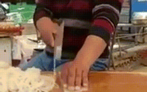 Đỉnh cao tuyệt kỹ thái thịt chính là đây: Nhanh như cắt mắt không cần nhìn dao