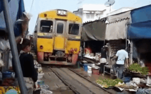 Đến thăm phiên chợ nguy hiểm nhất thế giới