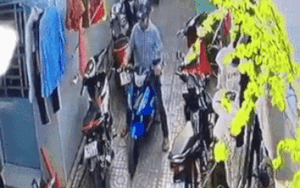 Xôn xao clip nam thanh niên ăn mặc bảnh bao đi xe ga nhưng lại trộm đồ lót của nữ sinh rồi tẩu thoát