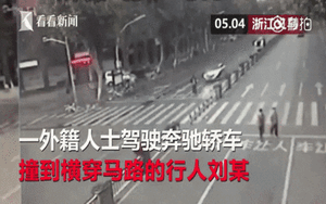 Ô tô đâm trúng người đi bộ, hất văng 10 m