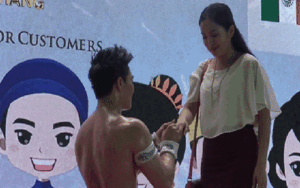 Clip cầu hôn lãng mạn của Quốc Cơ với MC Hồng Phượng 2 năm trước bất ngờ được lan truyền rầm rộ