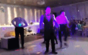 Con gái NSND Hồng Vân tự hào khoe clip nhảy siêu dễ thương của chú rể trong đám cưới