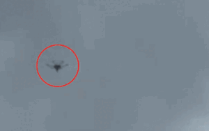 Video: Khoảnh khắc máy bay ám sát Tổng thống Venezuela bị bắn hạ, nổ tung giữa trời