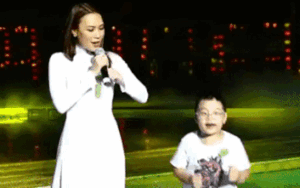 Clip: Mỹ Tâm áo dài tha thướt, tỉ mỉ dạy fan nhí vũ điệu 'say rượu' đáng yêu đến phát hờn