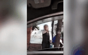 Khách nữ lớn tiếng mắng chửi, cầm gạch đe dọa tài xế Grab vì không được chở đến đúng địa chỉ