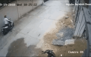 Nam thanh niên bẻ khóa trộm xe máy trong tích tắc và nhanh chóng bốc đầu xe phóng đi