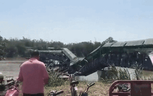 Cầu ở Trung Quốc gẫy làm đôi, người dân vẫn cố chen nhau đi qua