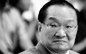 'Lý lịch' học tập đầy dang dở của nhà văn Kim Dung: Liên tục bị đuổi vì dám viết văn ngông cuồng nói xấu nhà trường