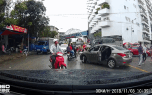 Vụ tài xế ô tô bị chặt đứt gân tay sau va chạm: Nam thanh niên đi xe máy chửi bới rồi gọi thêm người đến đánh