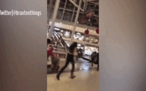 Nổ súng ở trung tâm thương mại, người mua sắm Black Friday bỏ chạy trong hoảng sợ