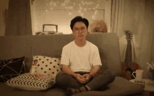 Mời bạn bình tĩnh thưởng thức hit mới nhất của Đen Vâu phiên bản Thành Nghiệp (The Voice) hát chung với… chị Gu-gồ!