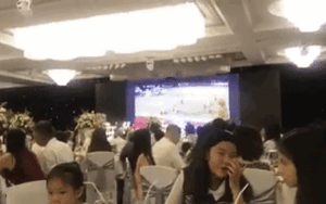 Đám cưới chất hơn nước cất với màn hình led chiếu trận bán kết Việt Nam - Philippines, cả hôn trường náo loạn khi Việt Nam ghi bàn