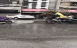 Màn cưỡi ngựa xuống phố cổ vũ tuyển Việt Nam của CĐV Hải Phòng khiến cư dân mạng gật gù tâm đắc với câu nói 'Hải Phòng là không lòng vòng'