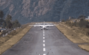 Pha cất cánh ‘thót tim’ của máy bay ở đường băng nguy hiểm nhất thế giới
