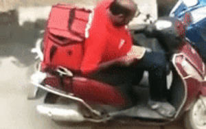 Clip shipper lén ăn bớt vài miếng từ hộp cơm của khách và phản ứng bất ngờ từ cộng đồng mạng