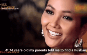 Khán giả tiếc ngẩn ngơ vì cho rằng H'Hen Niê vuột mất vương miện chỉ vì câu phiên dịch này