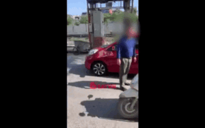 Tài xế Grab chửi bới rồi thẳng tay đánh khách vì phải đợi 'tận 2 phút' gây xôn xao mạng xã hội