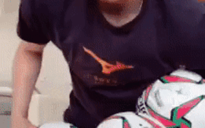 Đặng Văn Lâm khoe tài tung hứng bóng siêu đẳng cấp khiến fan nữ đổ rần rần trong vài giây đầu tiên