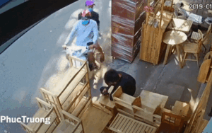 Clip 2 nam thanh niên giật điện thoại 'nhanh như chớp' khiến khổ chủ ngơ ngác nhìn theo