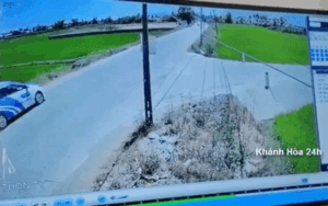 Hoảng hồn vì clip ô tô đâm trực diện 2 học sinh đi xe đạp khiến 1 người tử vong