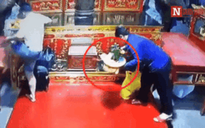 Truy tìm danh tính người phụ nữ 'cuỗm' túi xách chứa nhiều tài sản giá trị của phật tử ở hội Phủ Dầy