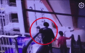 Bé 3 tháng tuổi chết thảm trong khu mua sắm vì sơ suất của mẹ