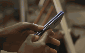 Cận cảnh Samsung Galaxy Fold: Smartphone đắt đỏ nhưng độc lạ và xịn xò nhất hiện nay!