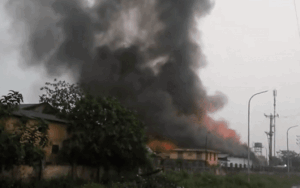 Cháy lớn kho chứa bao bì công ty dược và trang thiết bị y tế quân đội