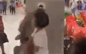 Clip nam thanh niên đánh đập cô gái trẻ ở trung tâm thương mại gây bức xúc