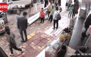 Không mua điện thoại tặng người yêu, thanh niên bị bạn gái tát 52 cái không trượt phát nào