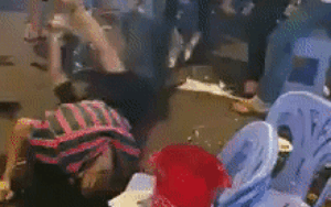 Hốt hoảng 3 thanh niên bất ngờ lăn đùng ra đất, liên tục co giật và sủi bọt mép ngay giữa phố Tây Bùi Viện