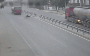 Qua đường không chú ý, cụ ông bị xe tải kéo lê hơn chục mét tử vong