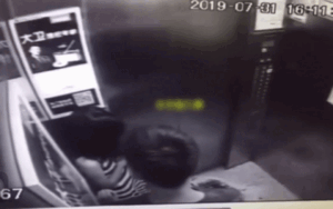 Đi chung thang máy với người lạ, thiếu nữ gặp sự cố kinh hoàng