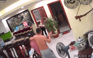 Người chồng võ sư 'tung cước' đánh tụi bụi người vợ mới sinh lên tiếng: 'Gia đình nhà ai cũng có chuyện nọ kia, có lúc xô bát xô đũa'