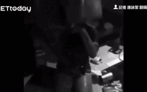 Nữ sinh bị nhóm bạn đánh dã man, đổ rác lên người gây phẫn nộ