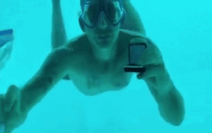 Cầu hôn bạn gái dưới nước, chàng trai thiệt mạng thương tâm