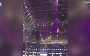 Tỷ phú Nga tung 20.000 USD cho khán giả gây choáng váng