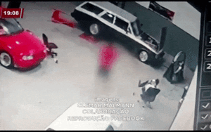 Đang sửa ô tô, người thợ tử vong tại chỗ vì điều hy hữu này