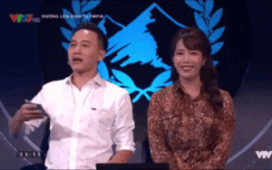 Không những gây ấn tượng với lối dẫn dắt duyên dáng, khán giả còn phát hiện MC Ngọc Huy 'Đường lên đỉnh Olympia' đích thực là một 'vựa muối'